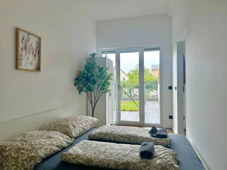 Stylish Modern Apartment With Garden location